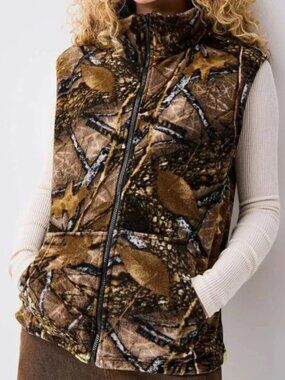 NWT Camo pattern fleece vest